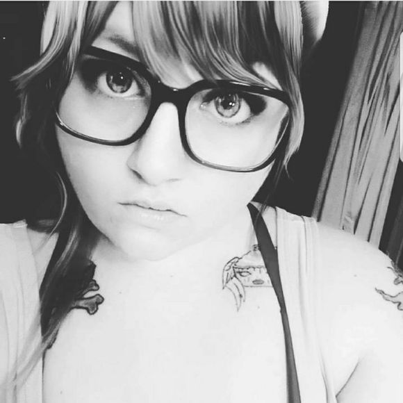 Meet your Posher, Sandra - Picture 1 of 1